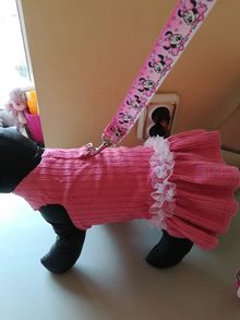 Кадифена розова рокличка-нагръдник